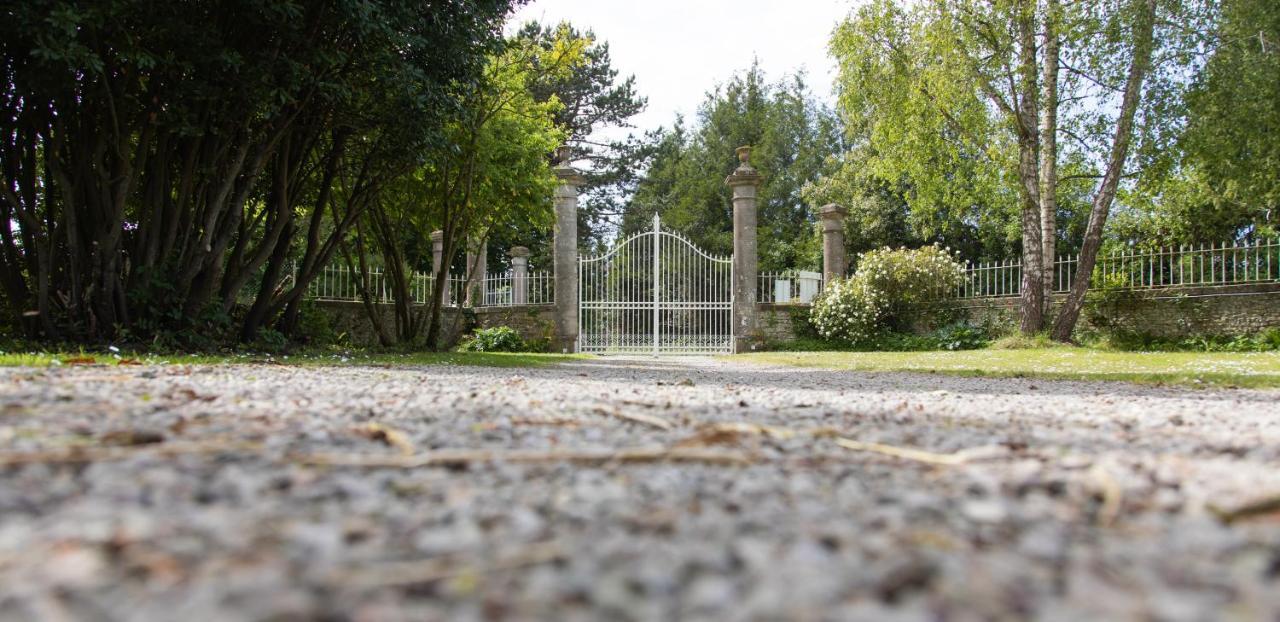 Le Manoir De Juganville Saint-Martin-de-Varreville Luaran gambar